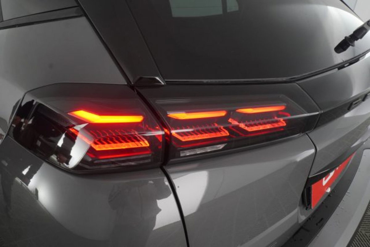Peugeot 2008 1.2 hybrid Allure 110cv e-dcs6 (18)