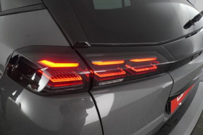 Peugeot 2008 1.2 hybrid Allure 110cv e-dcs6 (18)