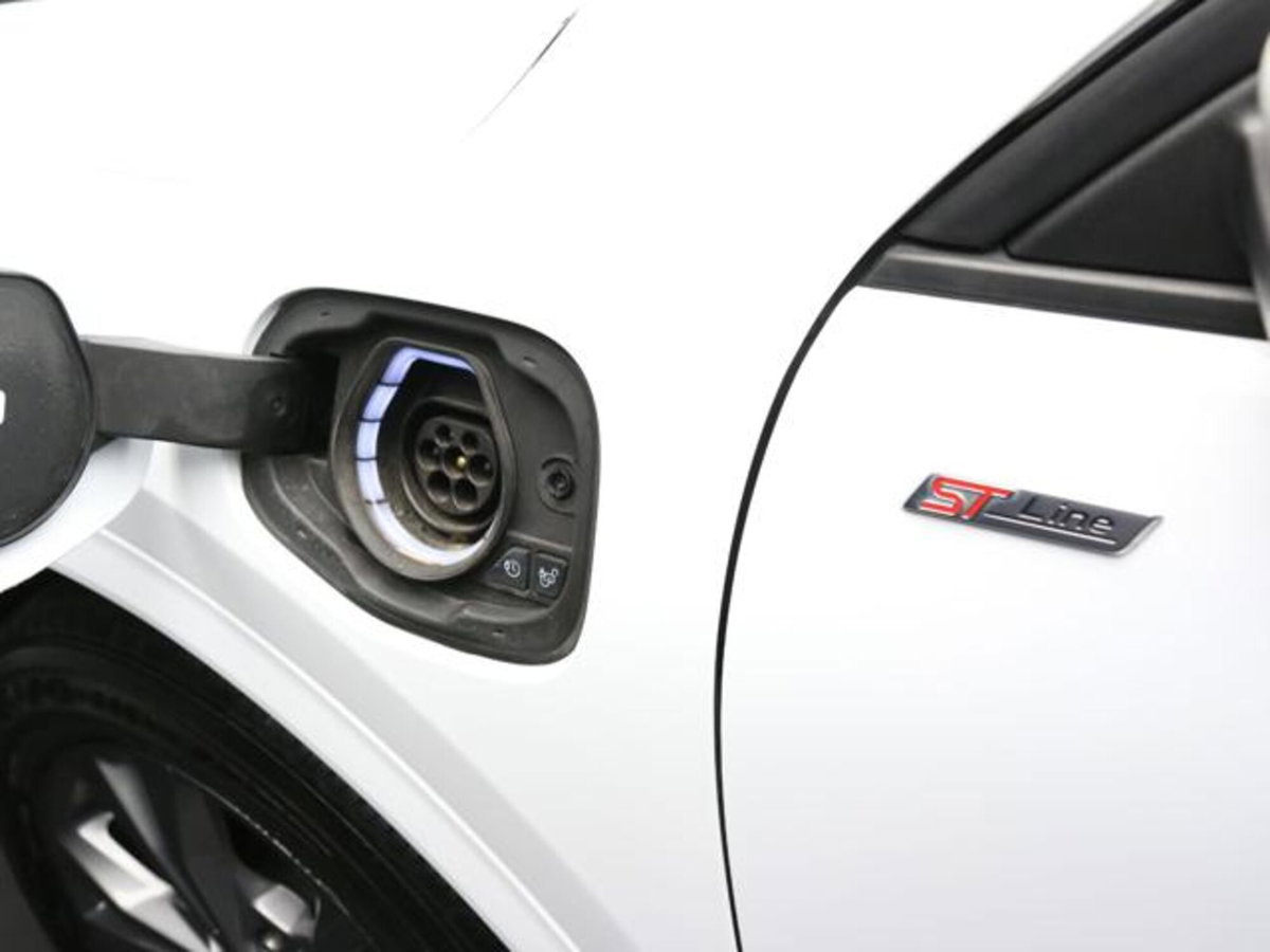 Ford Kuga 2.5 Plug In Hybrid 225 CV CVT 2WD ST-Line (9)