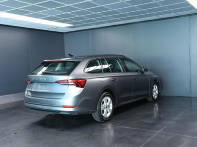 Skoda Octavia Station Wagon 2.0 TDI EVO SCR DSG Wagon Executive (3)