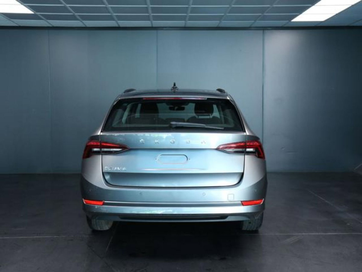 Skoda Octavia Station Wagon 2.0 TDI EVO SCR DSG Wagon Executive (4)