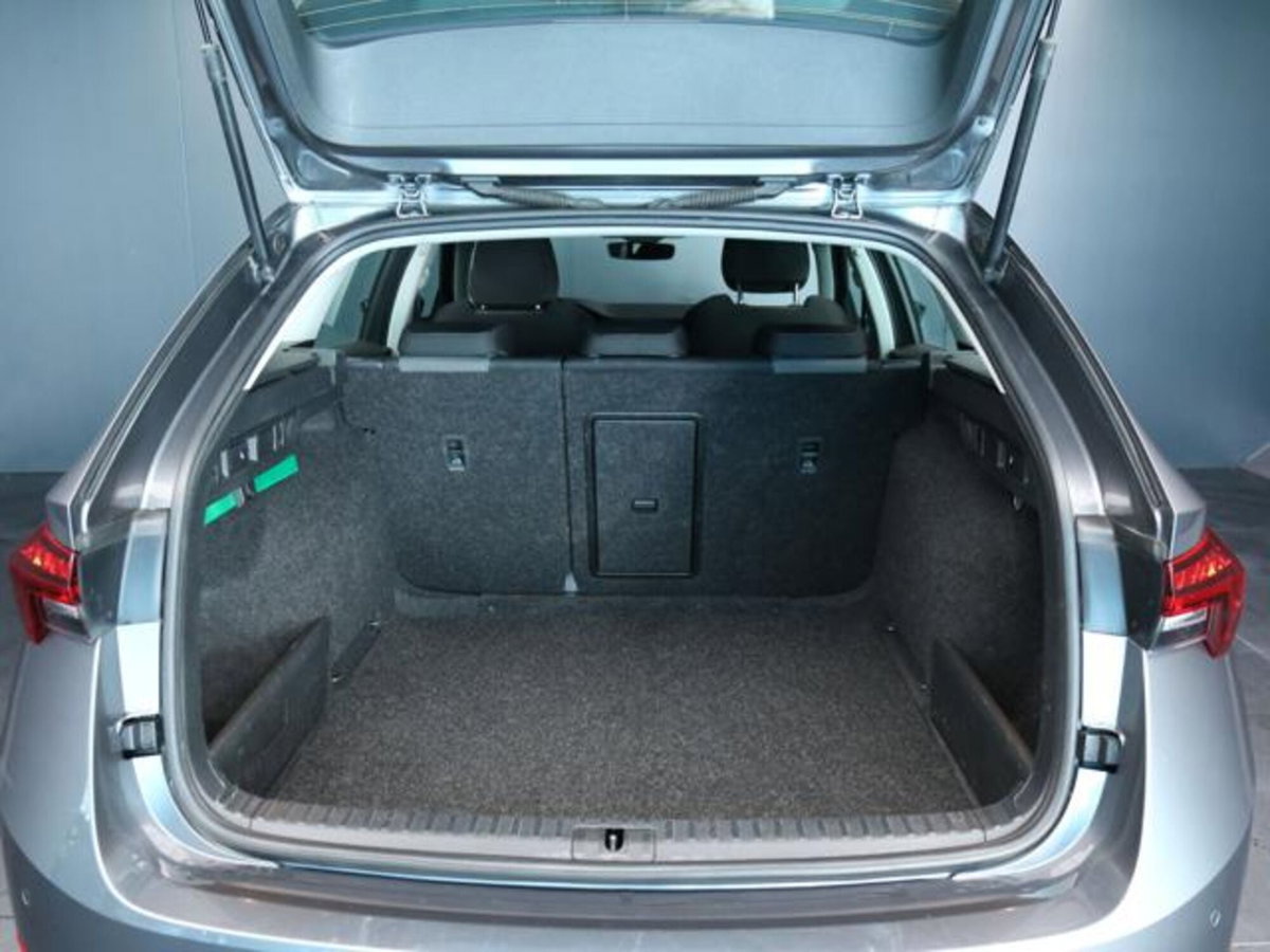 Skoda Octavia Station Wagon 2.0 TDI EVO SCR DSG Wagon Executive (6)
