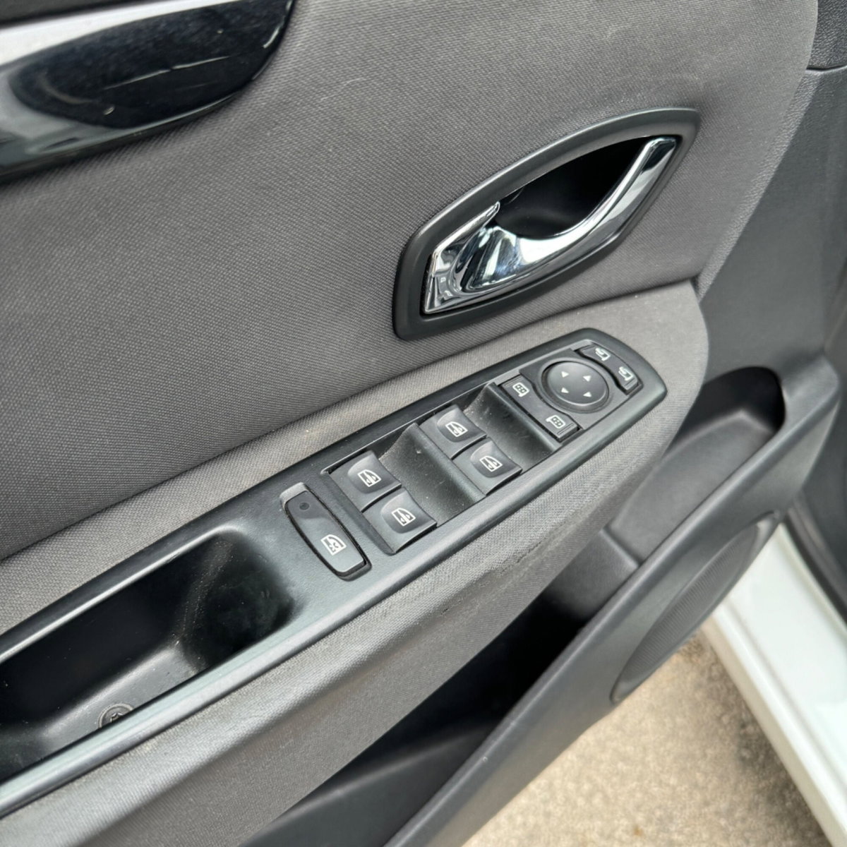 Renault Scenic E-Tech Electric 1.5 dCi 110CV Dynamique (8)