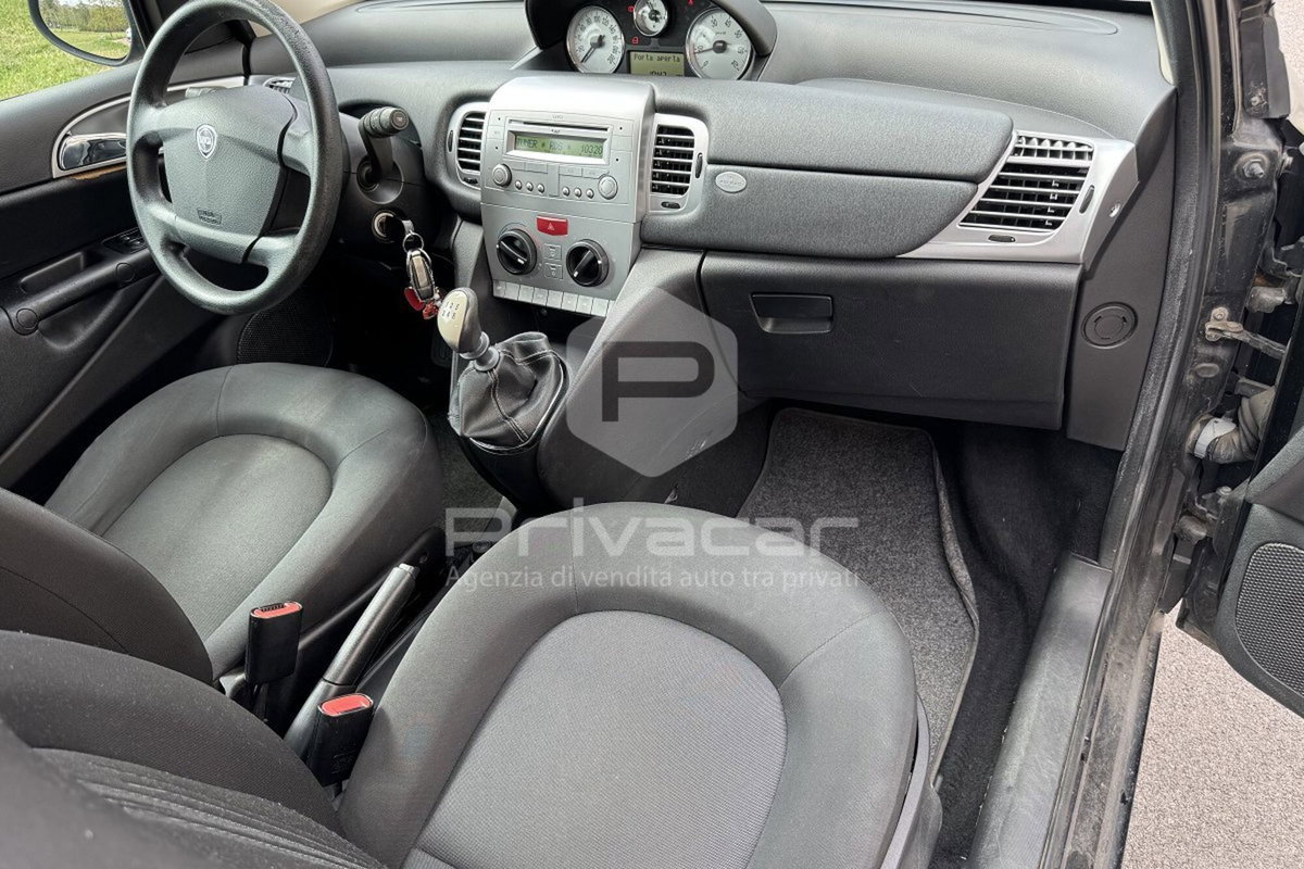 Lancia Ypsilon 1.2 69 CV Diva (11)