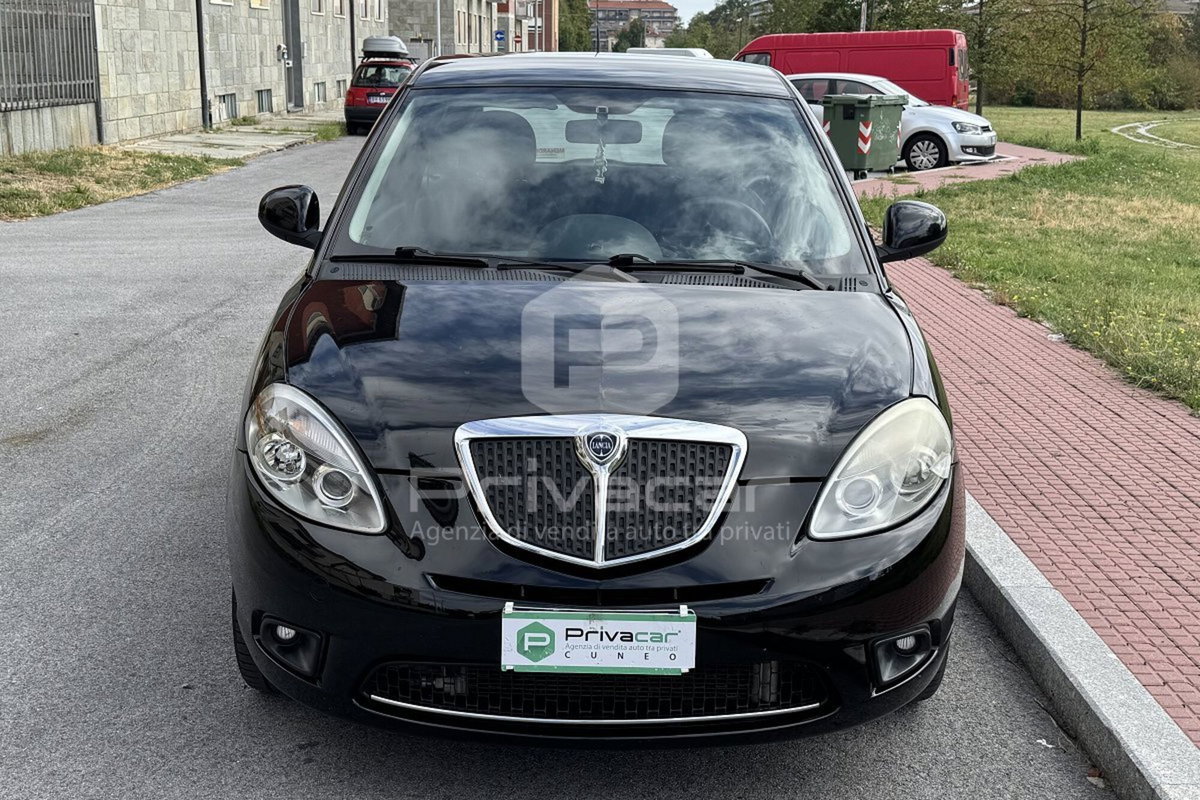 Lancia Ypsilon 1.2 69 CV Diva (2)