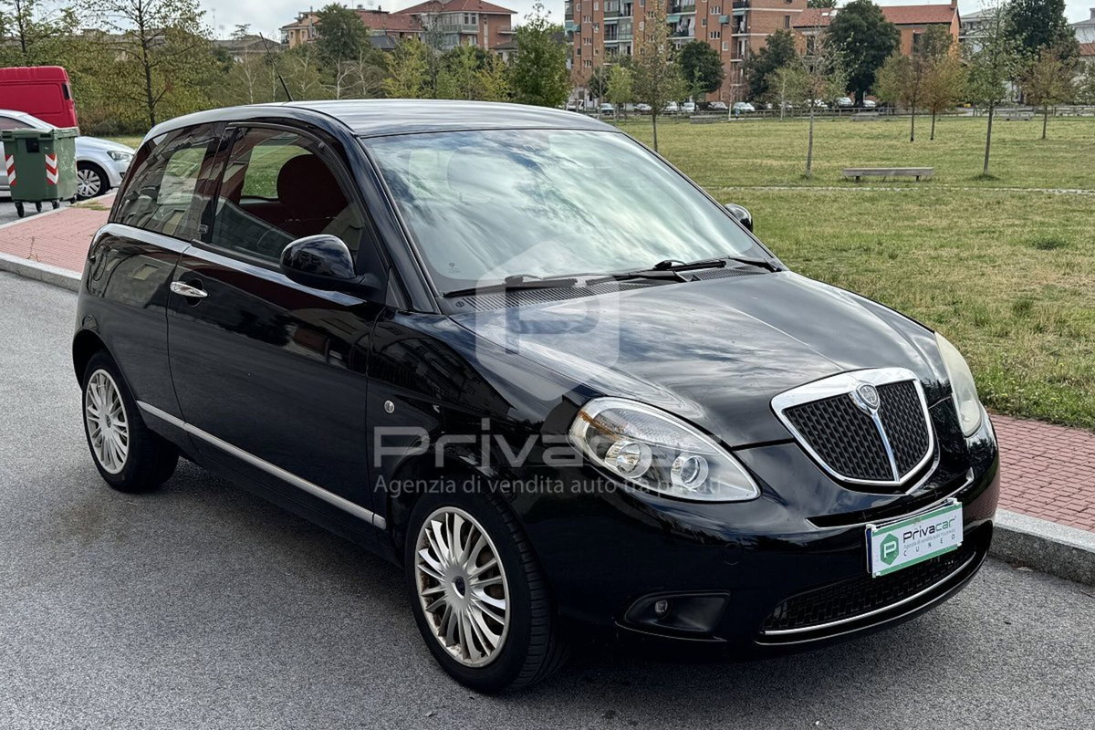 Lancia Ypsilon 1.2 69 CV Diva (3)