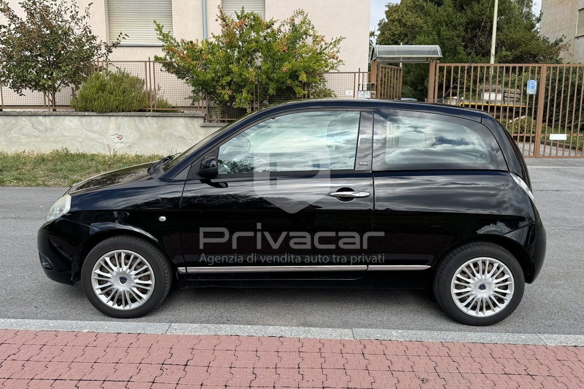 Lancia Ypsilon 1.2 69 CV Diva (8)