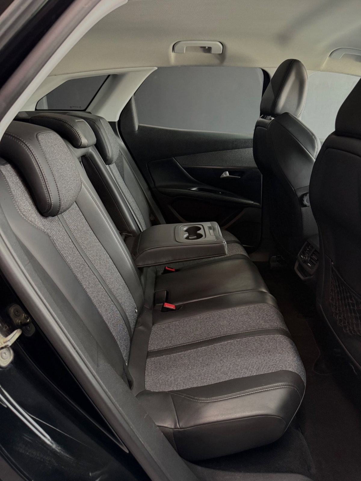 Peugeot 3008 BlueHDi 120 EAT6 S&S Allure (16)