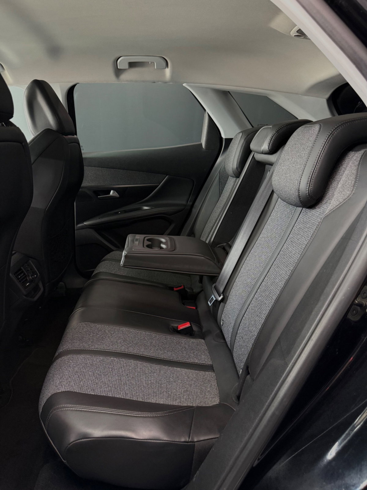 Peugeot 3008 BlueHDi 120 EAT6 S&S Allure (17)