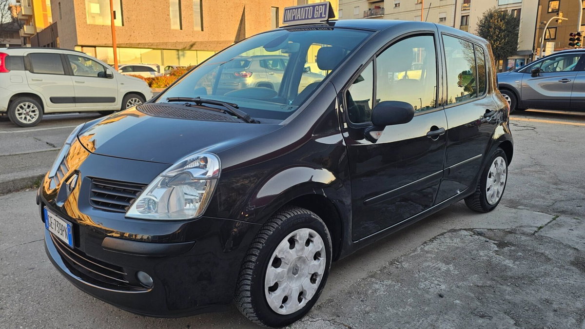 Renault Modus 1.2 16V Dynamique (2)