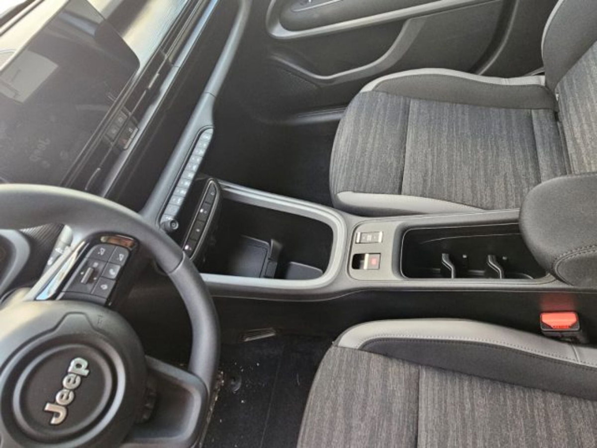 Jeep Avenger full-electric Longitude fwd 156cv auto (9)
