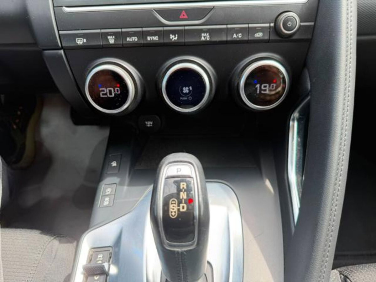 Jaguar E-Pace 2.0D 150 CV AWD aut. (11)