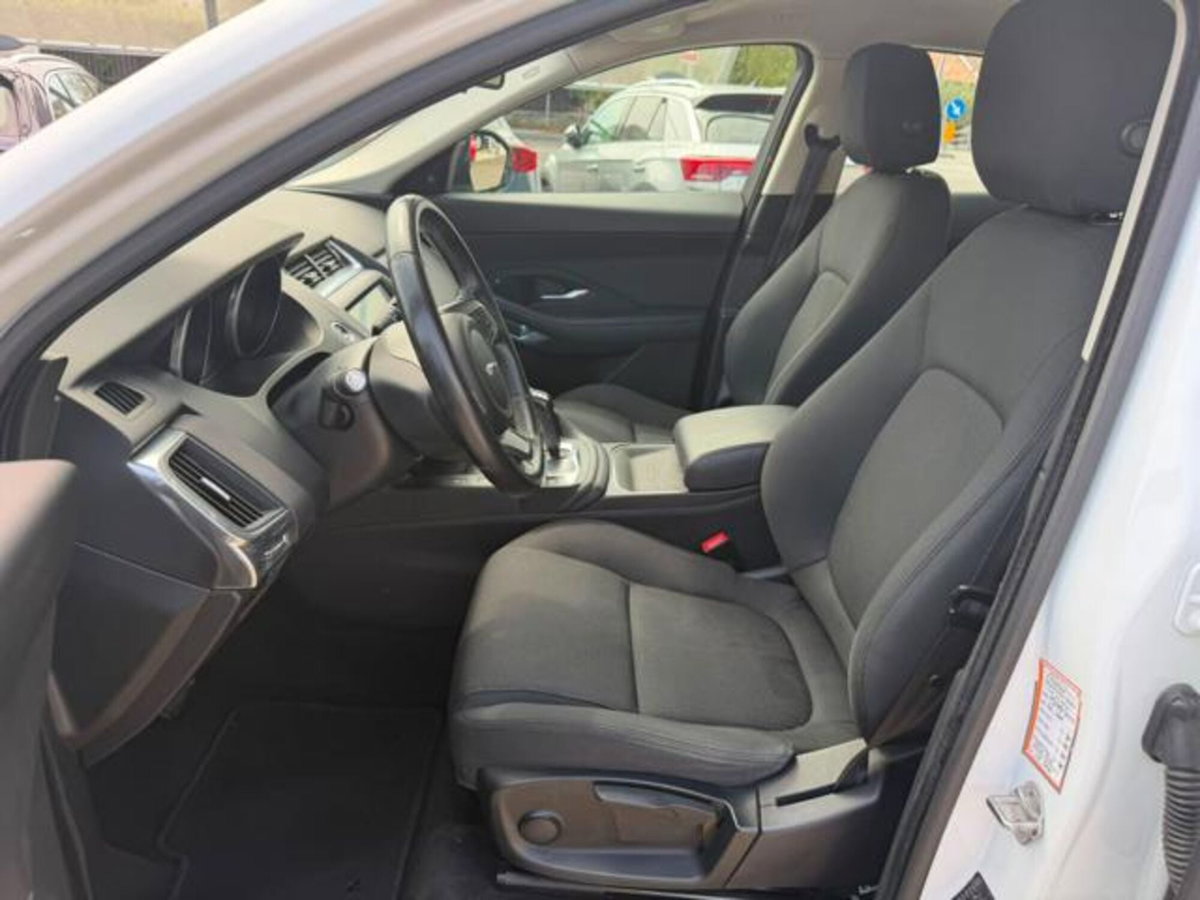 Jaguar E-Pace 2.0D 150 CV AWD aut. (5)