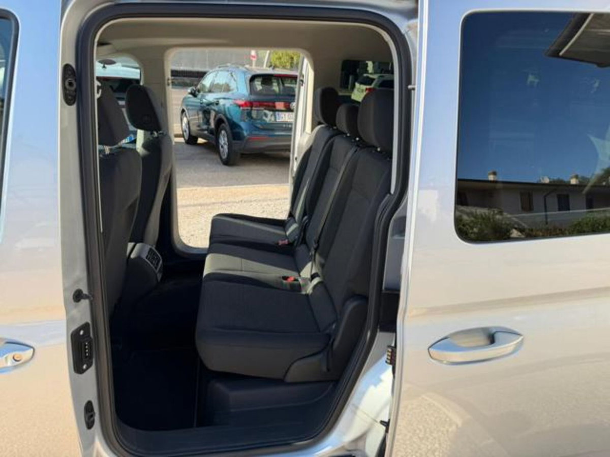 Volkswagen Caddy 2.0 TDI 122 CV Space Maxi (11)