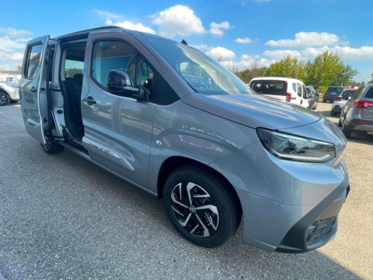 Toyota Proace City Verso City Verso 1.5D 130 CV S&S Long D Executive (5)