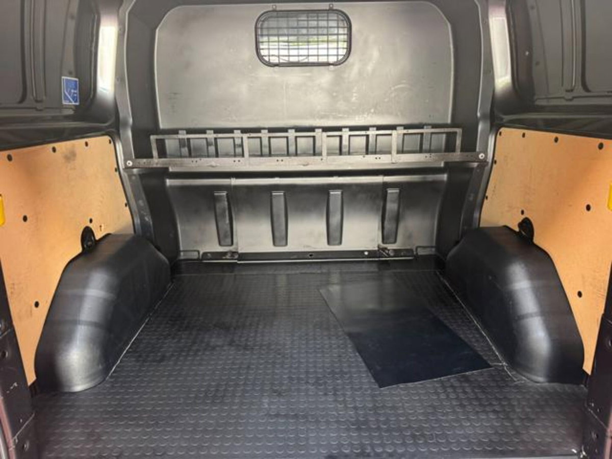 Ford Transit Custom Furgone 320 2.0 TDCi 170 PC-DC Furgone Titanium (14)