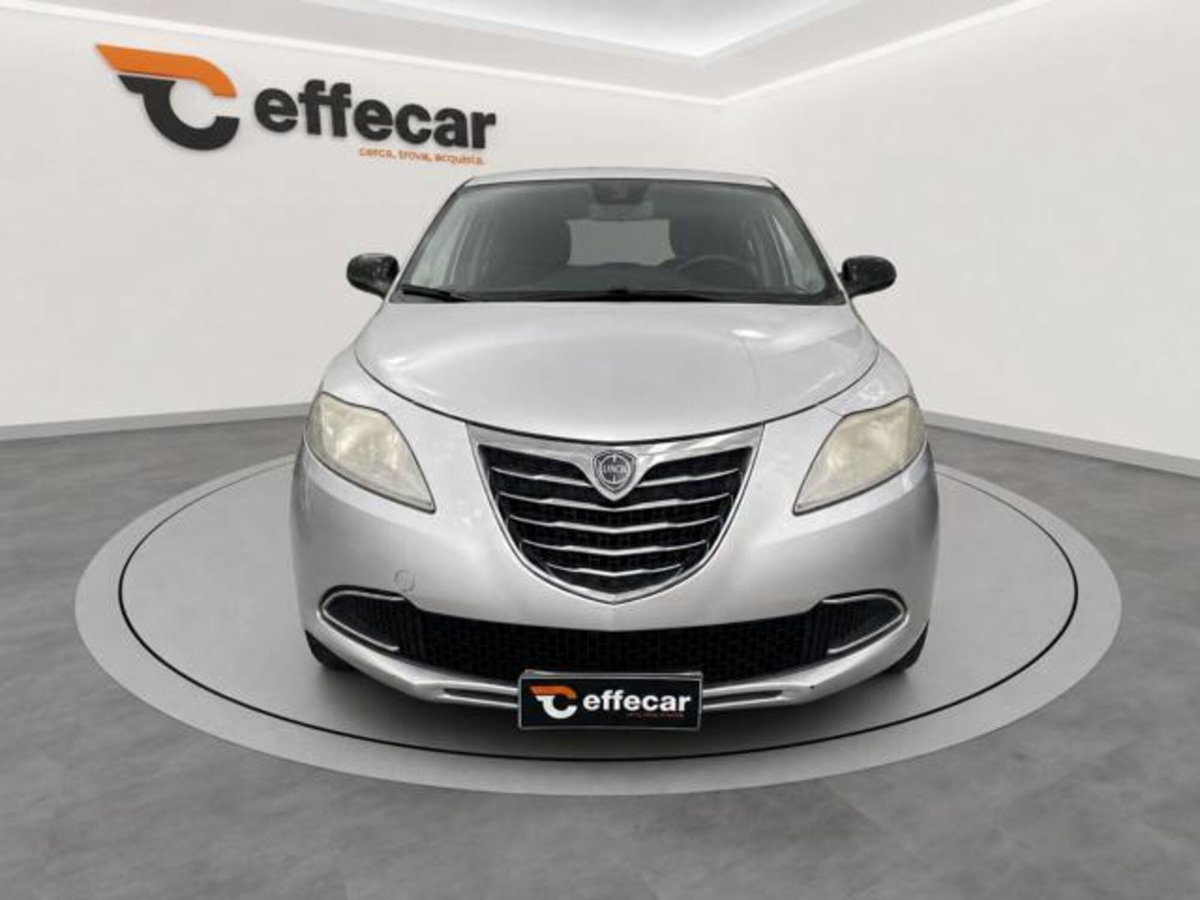Lancia Ypsilon 1.2 69 CV 5 porte Silver (2)