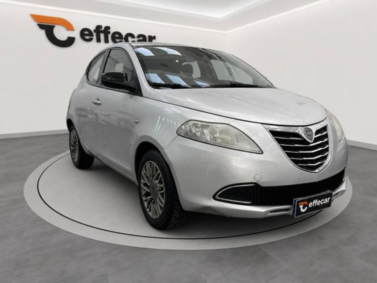 Lancia Ypsilon 1.2 69 CV 5 porte Silver (3)