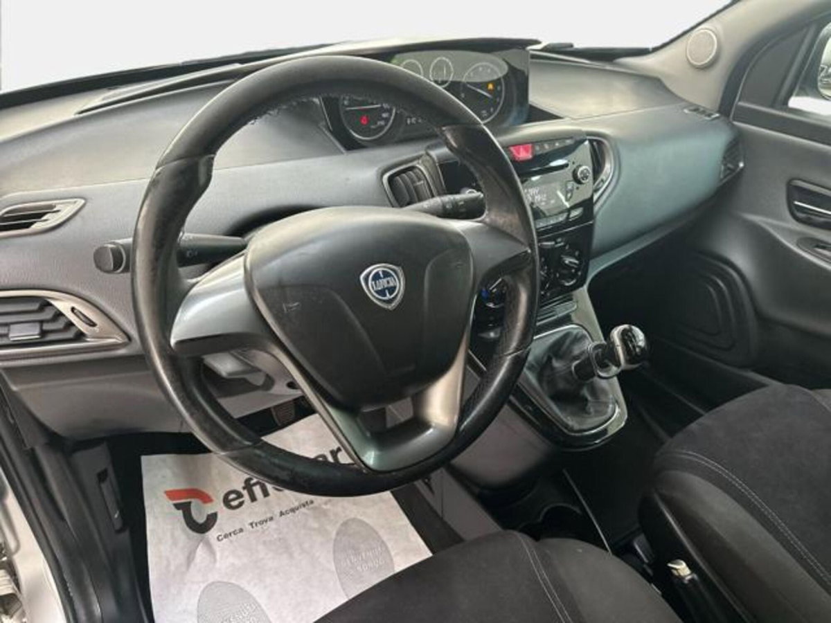 Lancia Ypsilon 1.2 69 CV 5 porte Silver (7)