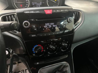 Lancia Ypsilon 1.2 69 CV 5 porte Silver (9)