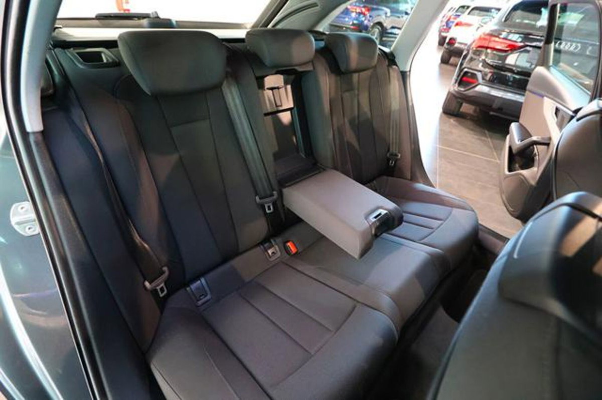 Audi A4 Avant 35 2.0 tfsi mhev Business Advanced 150cv s-tronic (20)