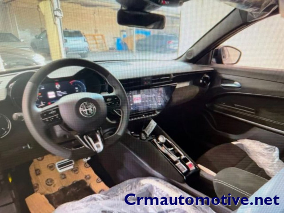 Alfa Romeo Junior 1.2 ibrida Q4 Sport Speciale 145cv edct6 (3)