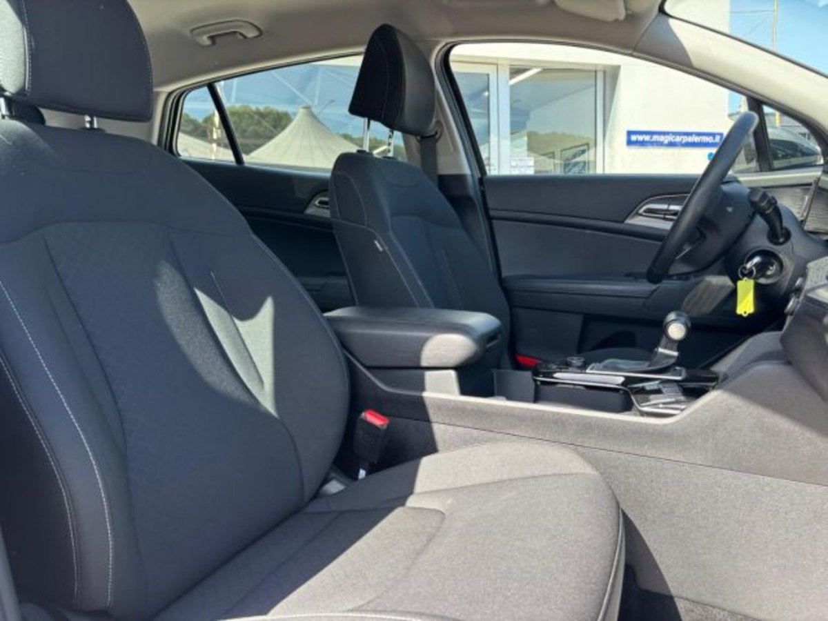 Kia Sportage 1.6 crdi mhev Business dct (12)