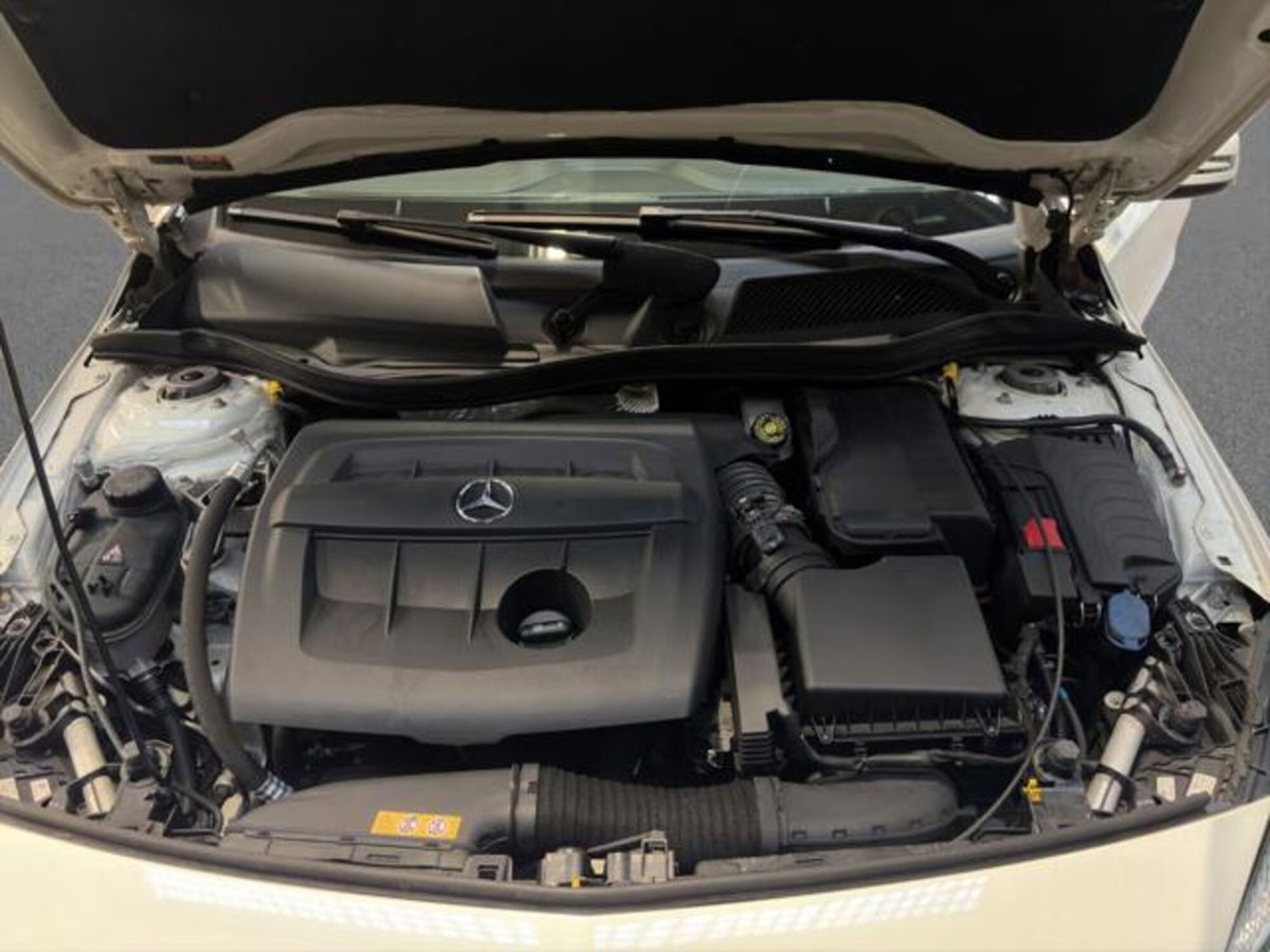 Mercedes-Benz Classe A 180 d Sport (14)