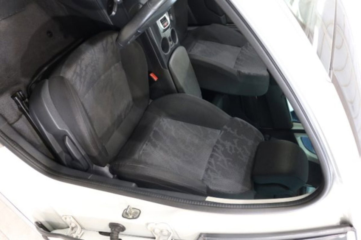 Peugeot 3008 2.0 HDi 150CV Business (12)