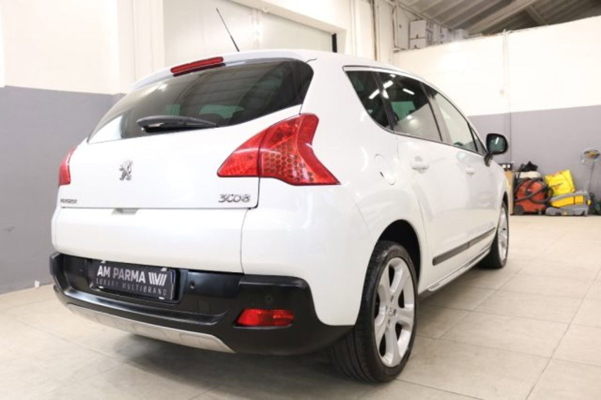 Peugeot 3008 2.0 HDi 150CV Business (6)