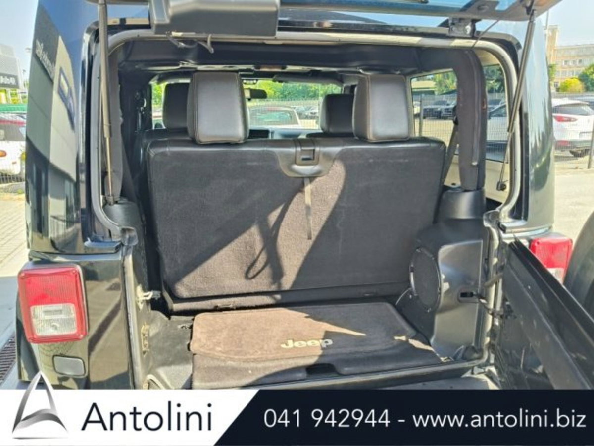 Jeep Wrangler 2.8 CRD DPF Sahara Auto (11)