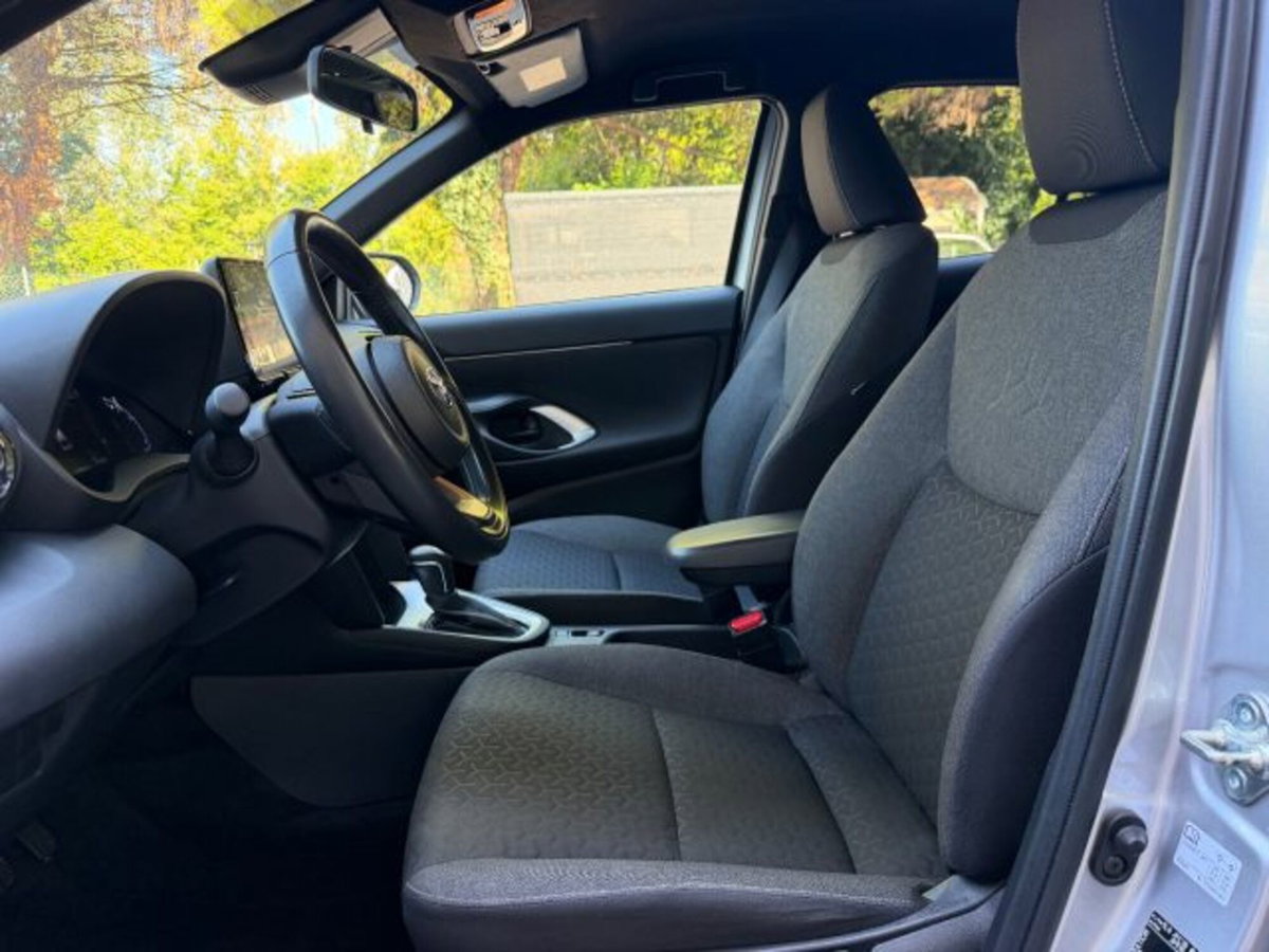 Toyota Yaris Cross 1.5h GR Sport Black Sky fwd 116cv e-cvt (18)