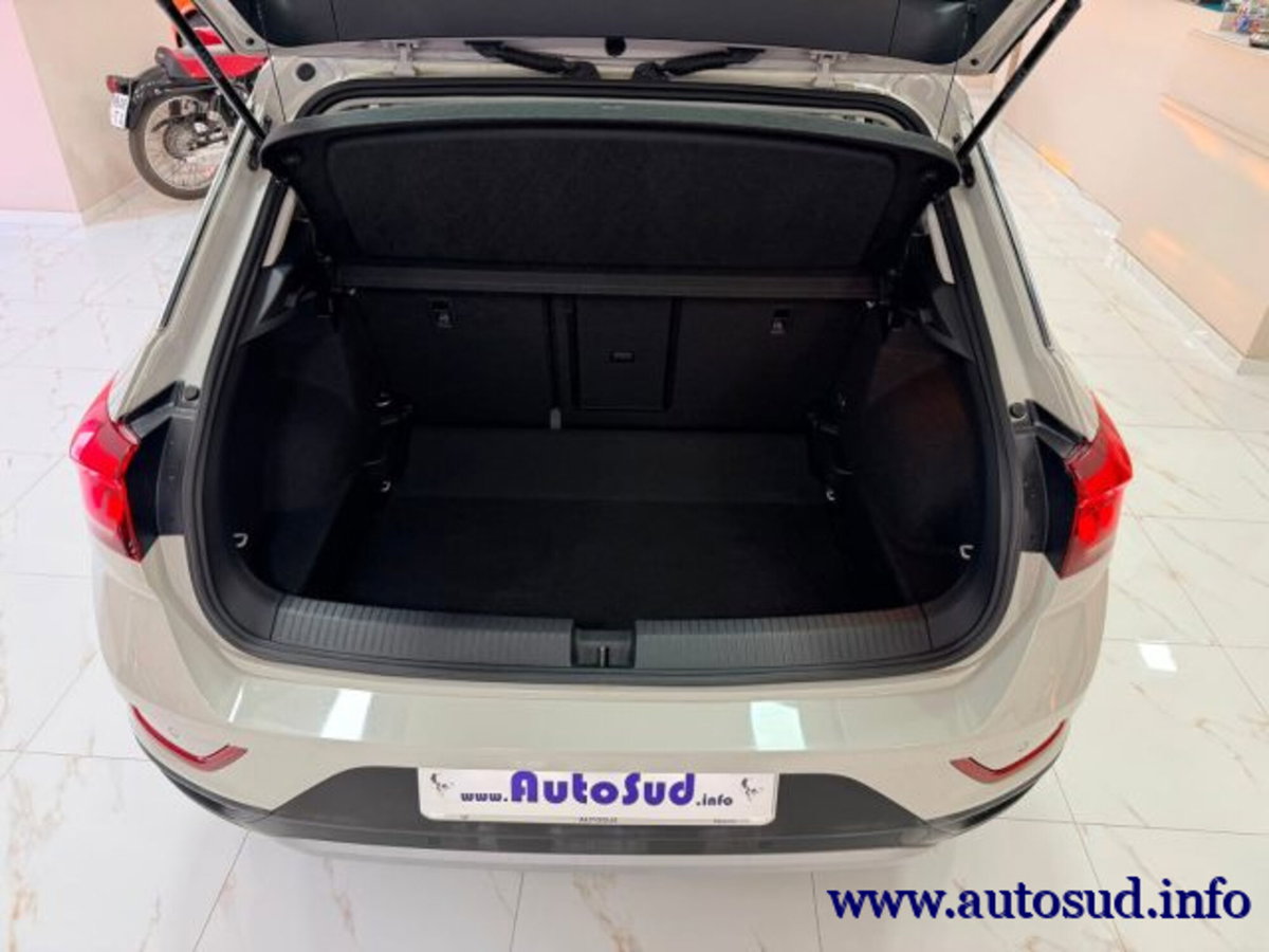 Volkswagen T-Roc 2.0 tdi Life 115cv (18)