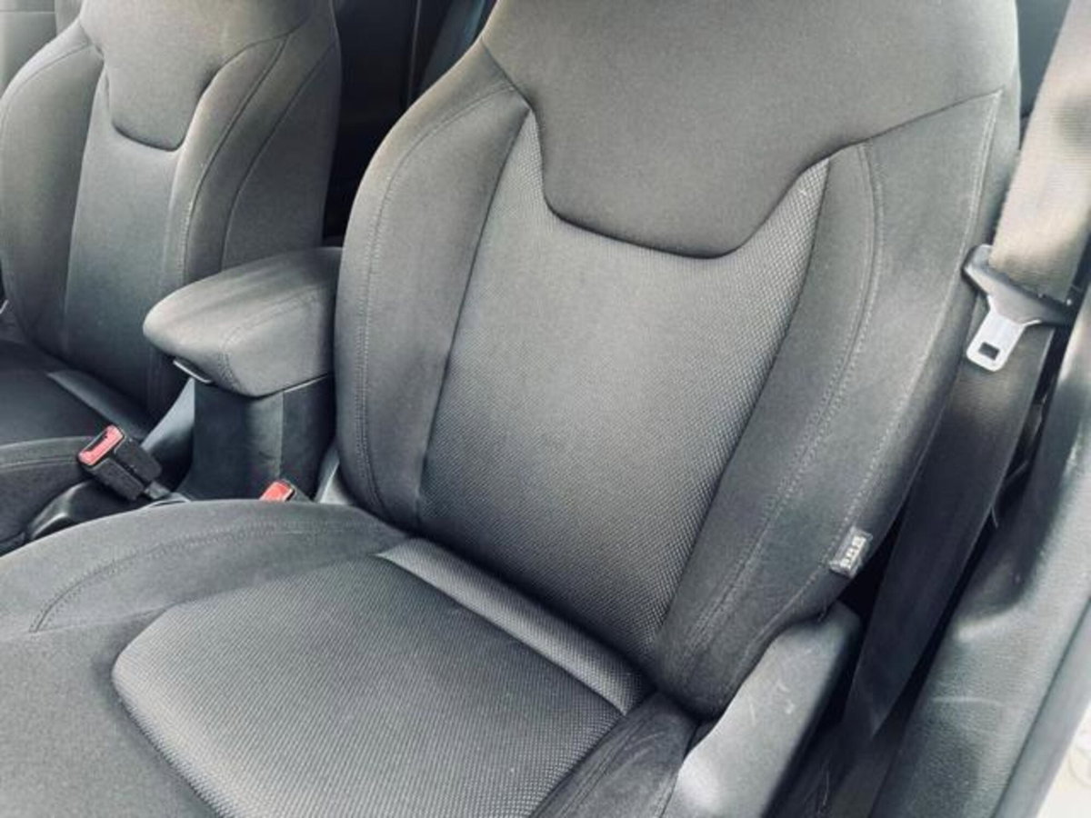 Jeep Renegade 1.6 Mjt DDCT 120 CV Longitude (17)