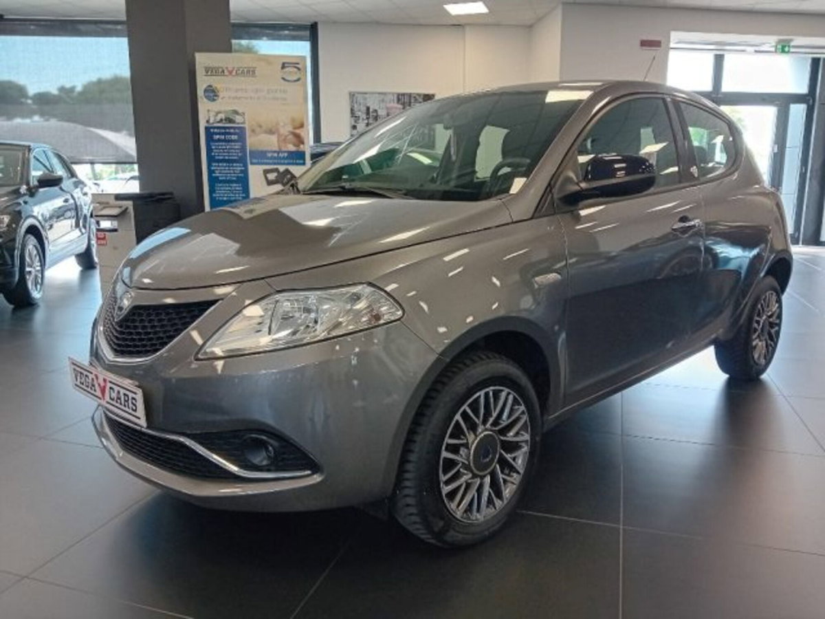 Lancia Ypsilon 0.9 TwinAir 5 porte Metano Ecochic Gold