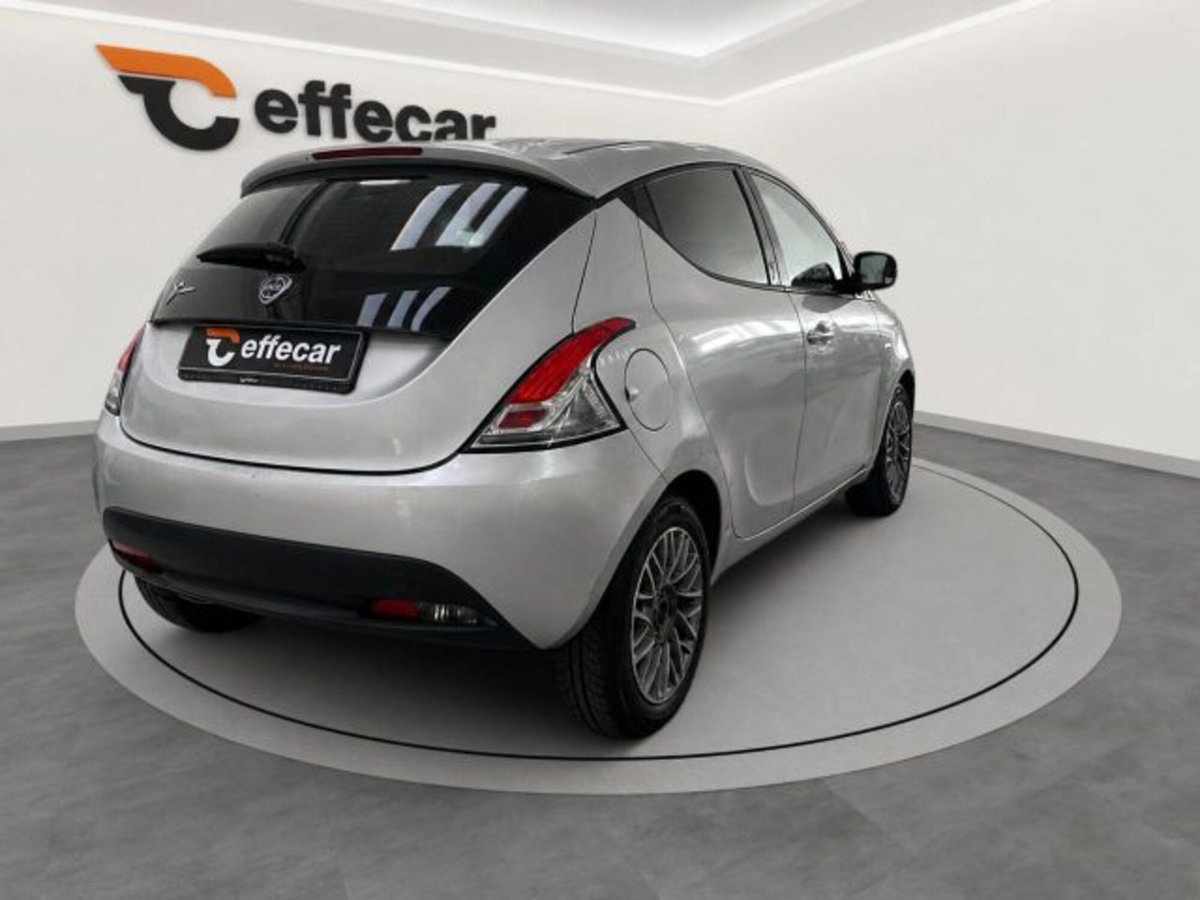 Lancia Ypsilon 1.2 69 CV 5 porte Silver (6)