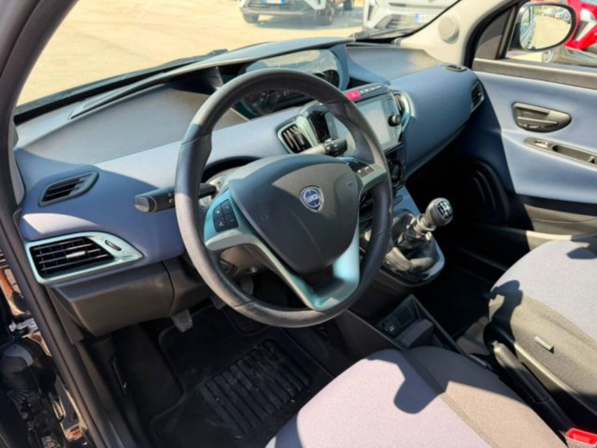 Lancia Ypsilon 1.0 FireFly 5 porte S&S Hybrid Ecochic A. Ferretti (10)