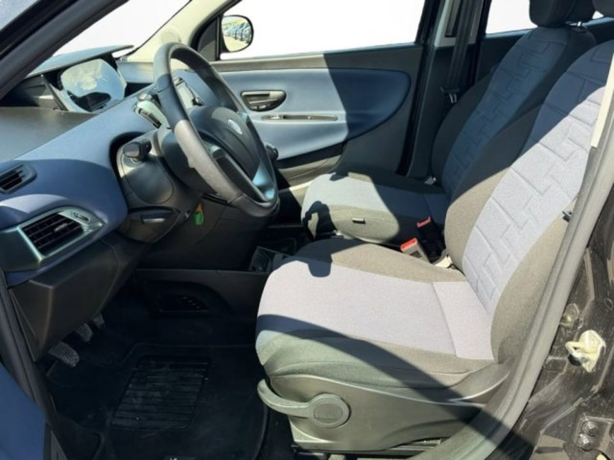 Lancia Ypsilon 1.0 FireFly 5 porte S&S Hybrid Ecochic A. Ferretti (11)