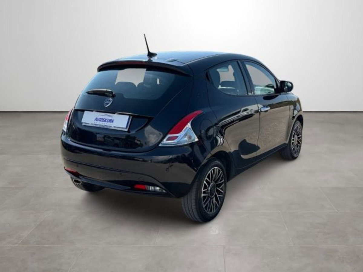 Lancia Ypsilon 1.0 FireFly 5 porte S&S Hybrid Ecochic A. Ferretti (4)