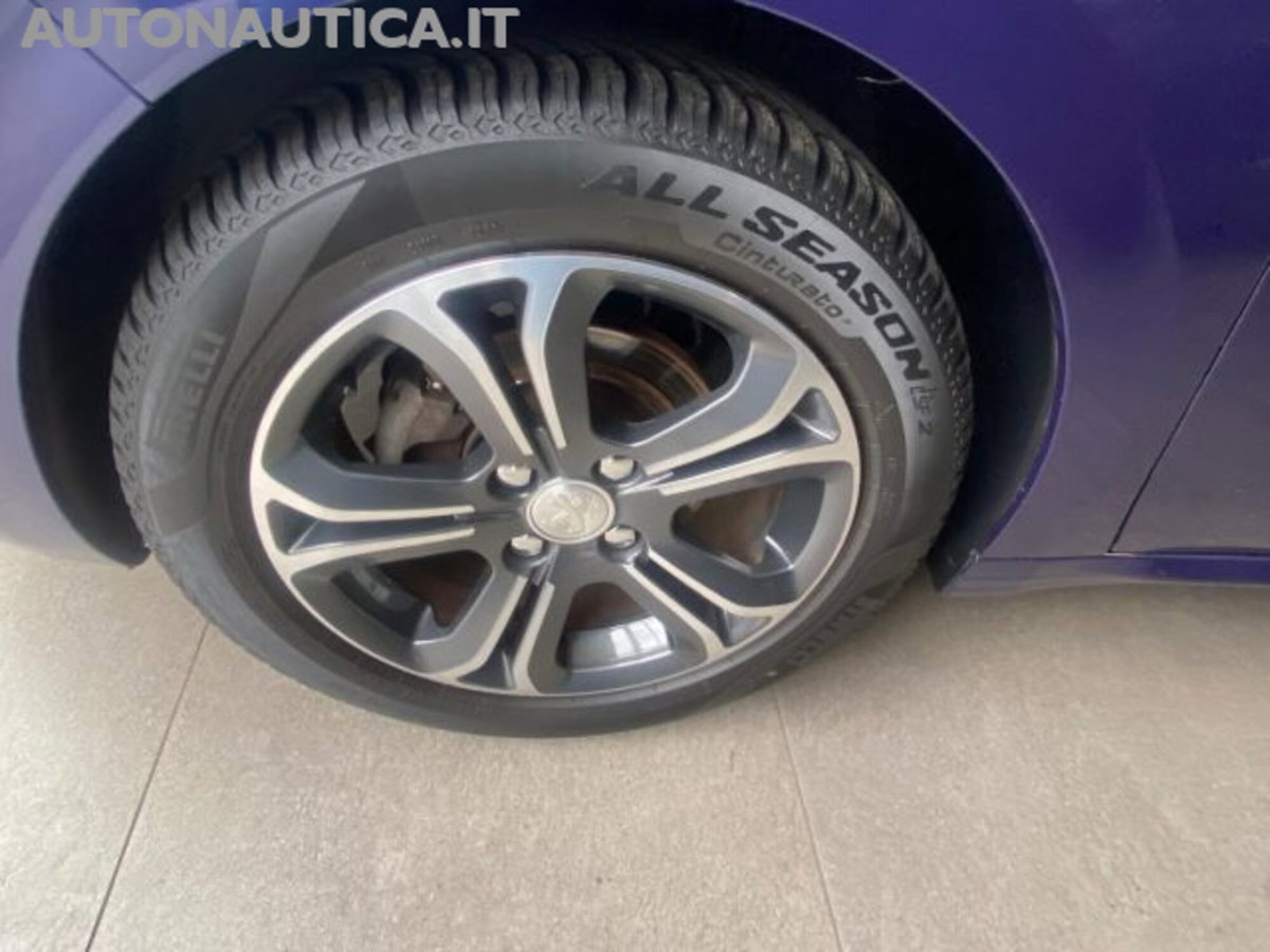Peugeot 208 VTi 95 CV 5p. GPL Allure (17)