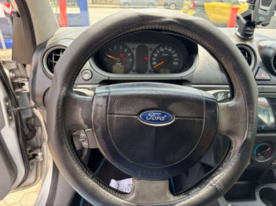 Ford Fiesta 1.2 16V 5p. Ghia (10)
