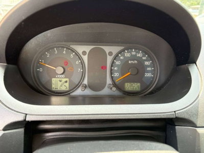 Ford Fiesta 1.2 16V 5p. Ghia (11)