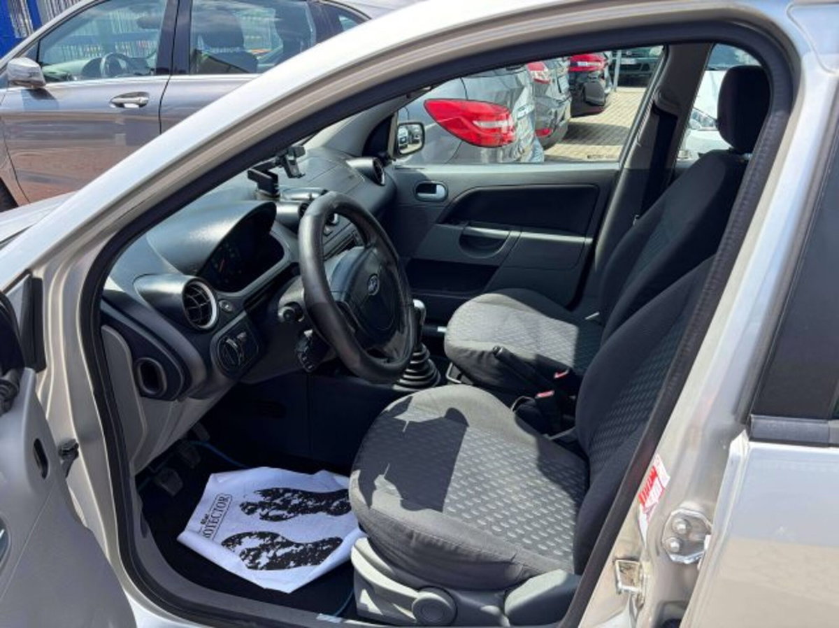 Ford Fiesta 1.2 16V 5p. Ghia (12)