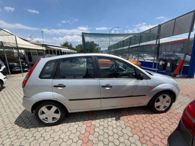 Ford Fiesta 1.2 16V 5p. Ghia (4)