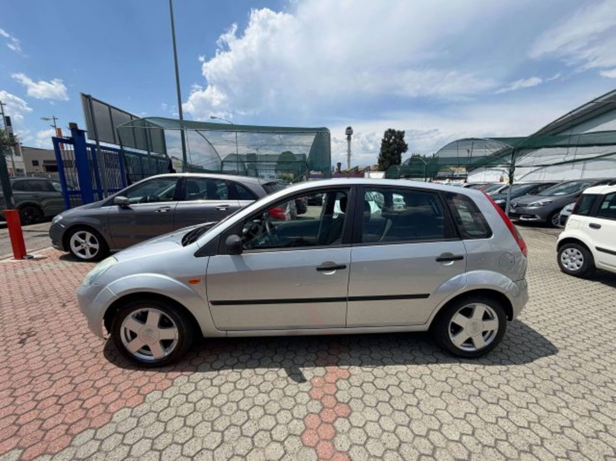 Ford Fiesta 1.2 16V 5p. Ghia (6)