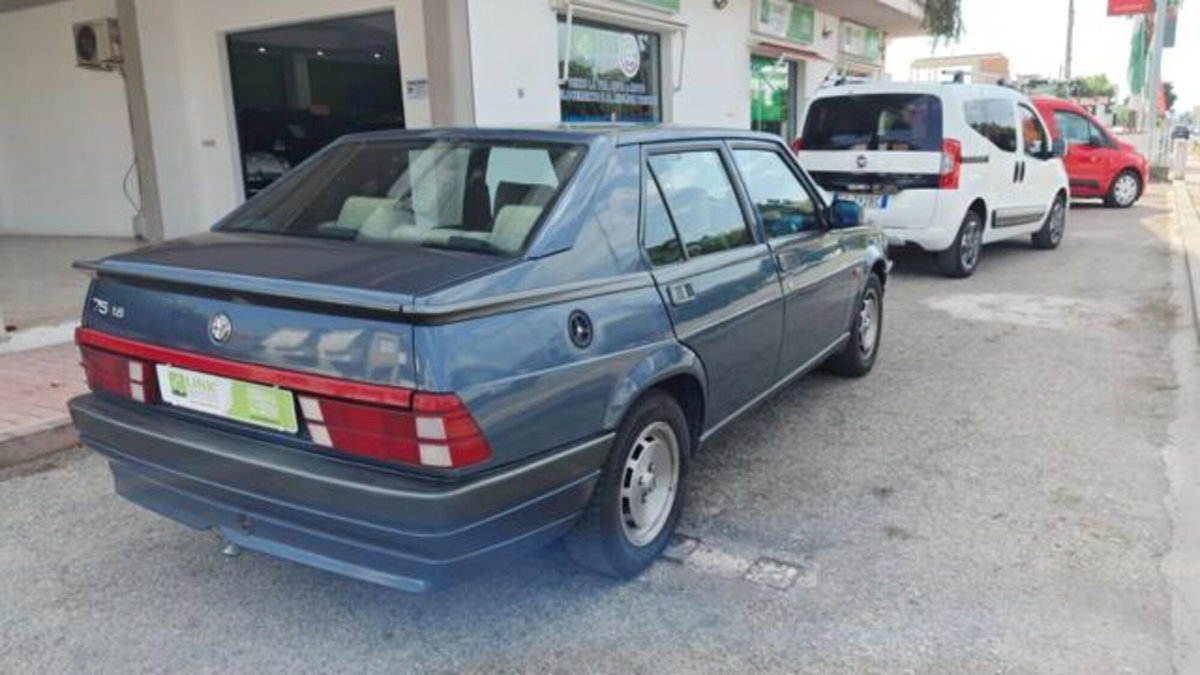 Alfa Romeo 75 1.6 (10)