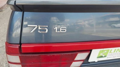 Alfa Romeo 75 1.6 (12)
