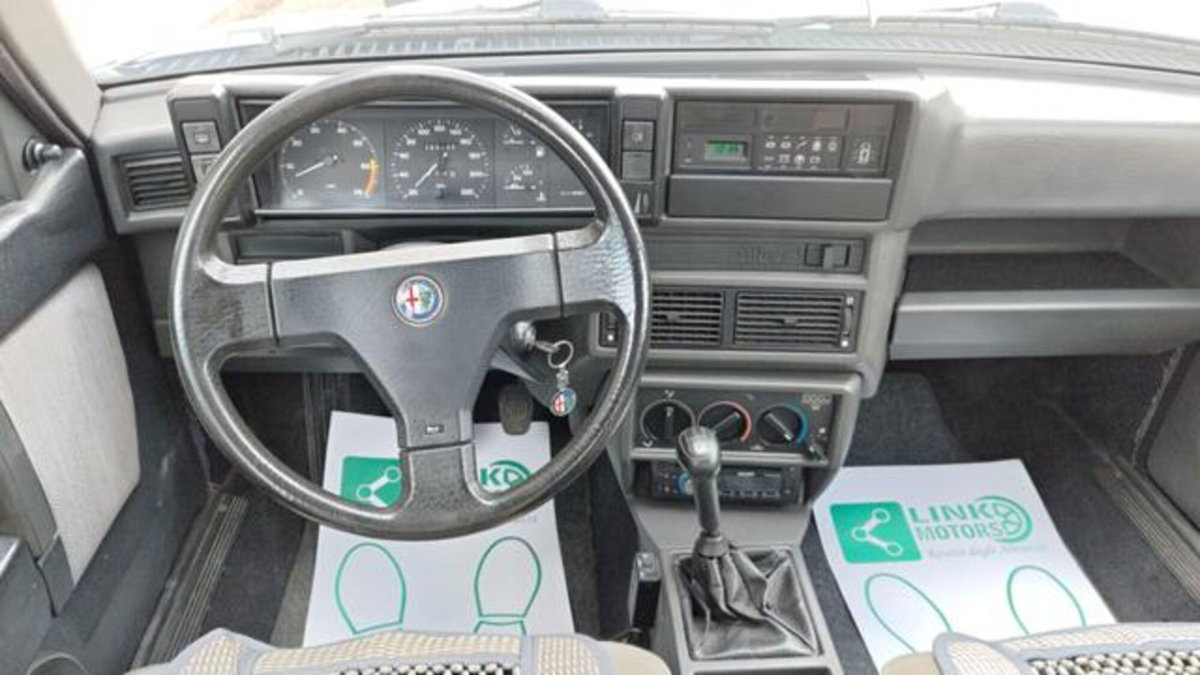 Alfa Romeo 75 1.6 (15)