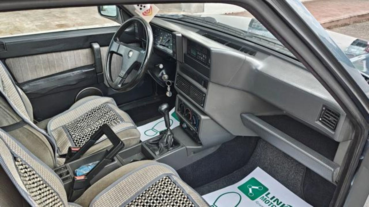 Alfa Romeo 75 1.6 (20)