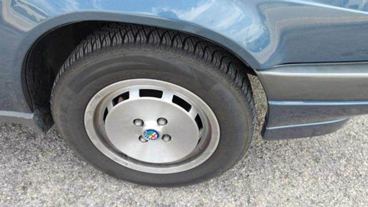 Alfa Romeo 75 1.6 (9)